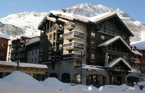 Hotel_Avenue_Lodge-Val-dIsere-Exterior_view-2-456829%252520(1).jpg