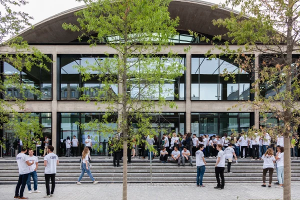 Facade%2520avec%2520staff.jpg_remid1.jpg
